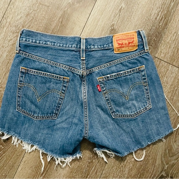 Custom Levi’s 501 cut off Jean shorts Size 26 Dark Wash - Picture 2 of 8